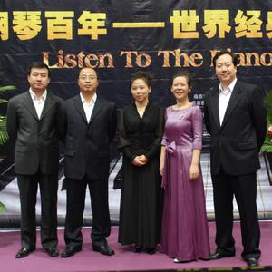 老师⋯好紧⋯情趣内衣H电影
